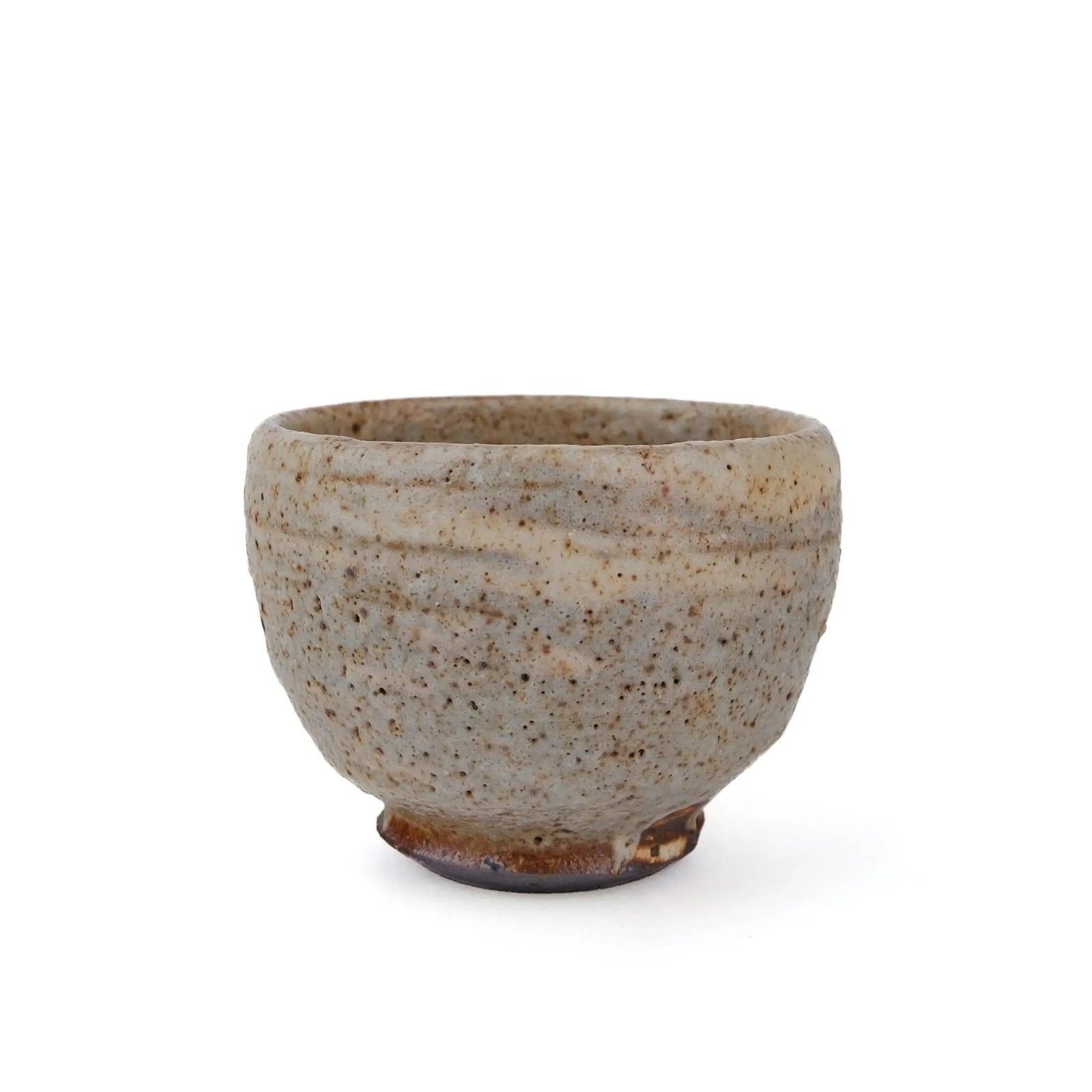 Mark Mohler handmade tea cup #N, 70 ml, side view of the rounded cup with a speckled pale glaze, throwing lines and an unglazed dark foot