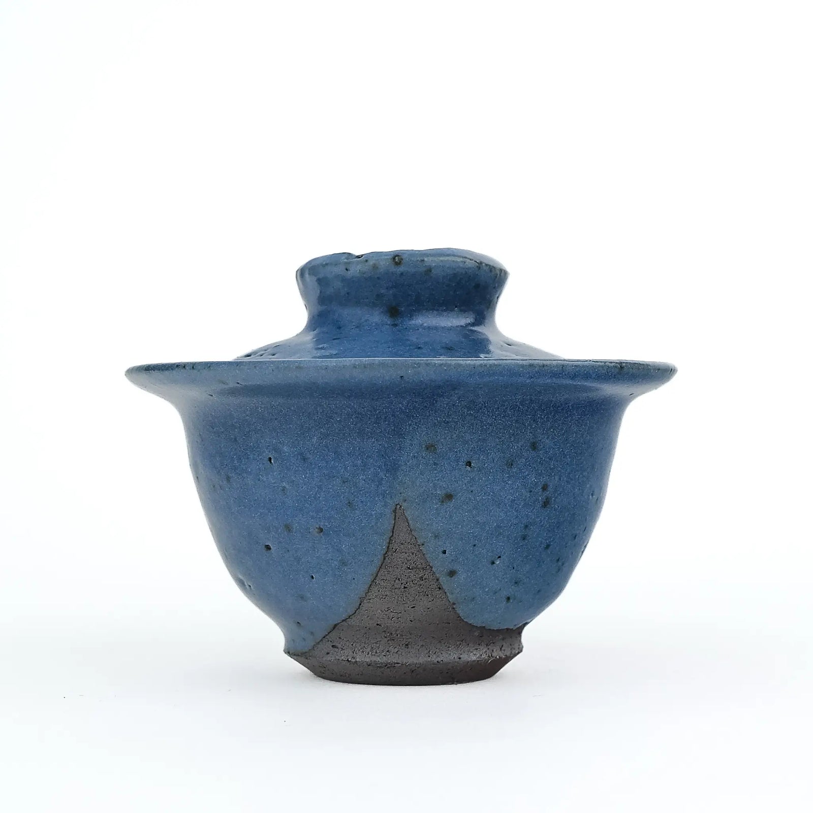 Mark Mohler handmade gaiwan #12, about 90 ml, at eye level with the lid on, in a speckled blue glaze that stops in a point above the dark unglazed foot