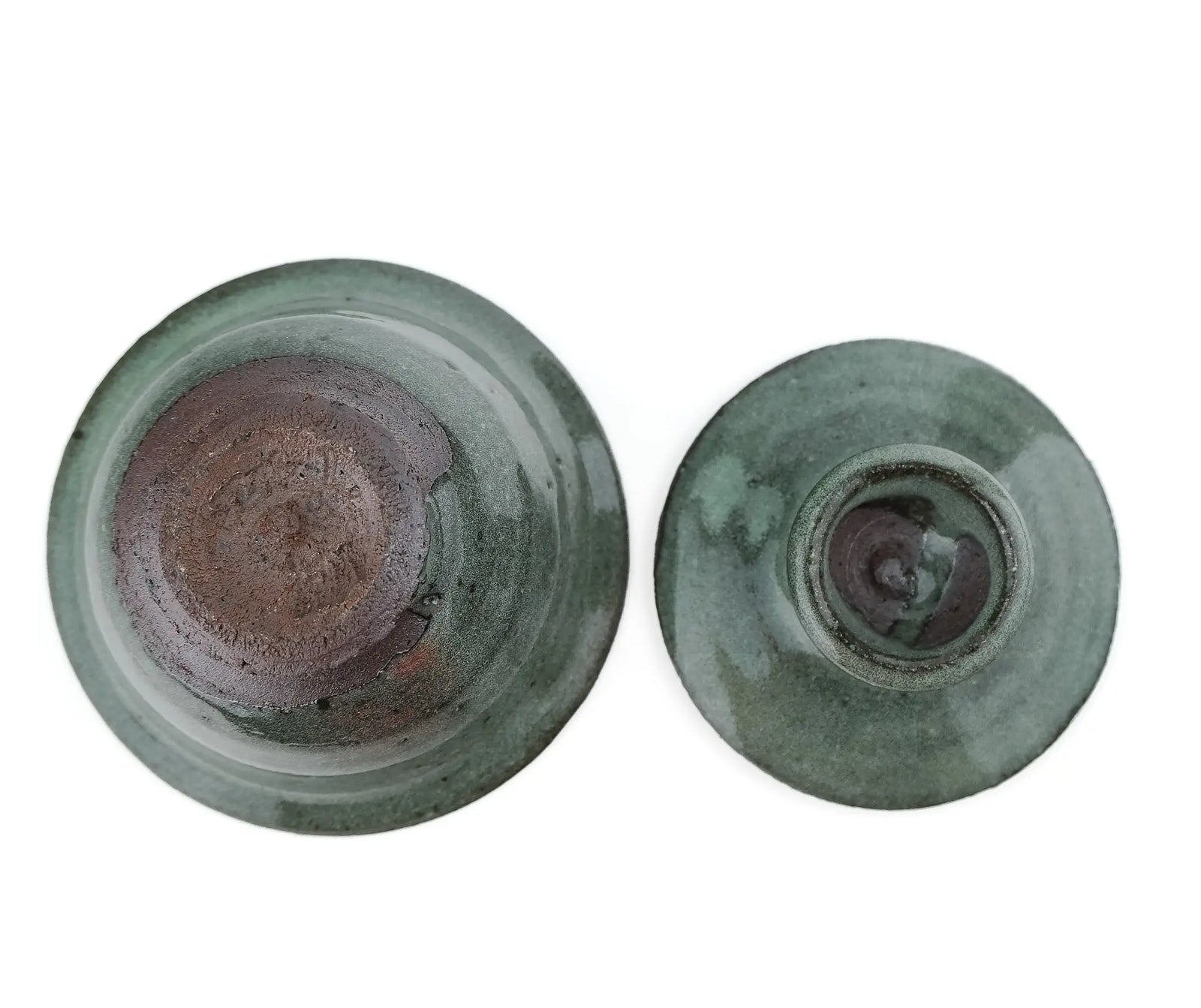 Mark Mohler handmade gaiwan #14 bowl upside down next to the lid from above, showing the unglazed foot and the green top of the lid
