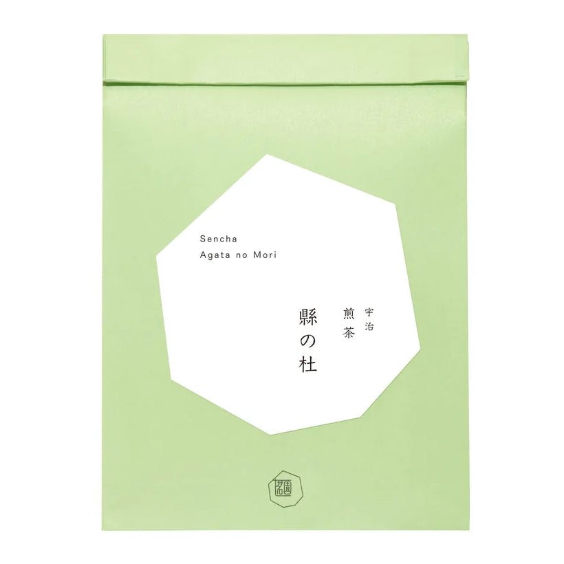 Pale green paper bag of Horii Shichimeien Sencha Agata no Mori with a white seven-sided label reading 宇治煎茶 縣の杜 and the Horii seal below