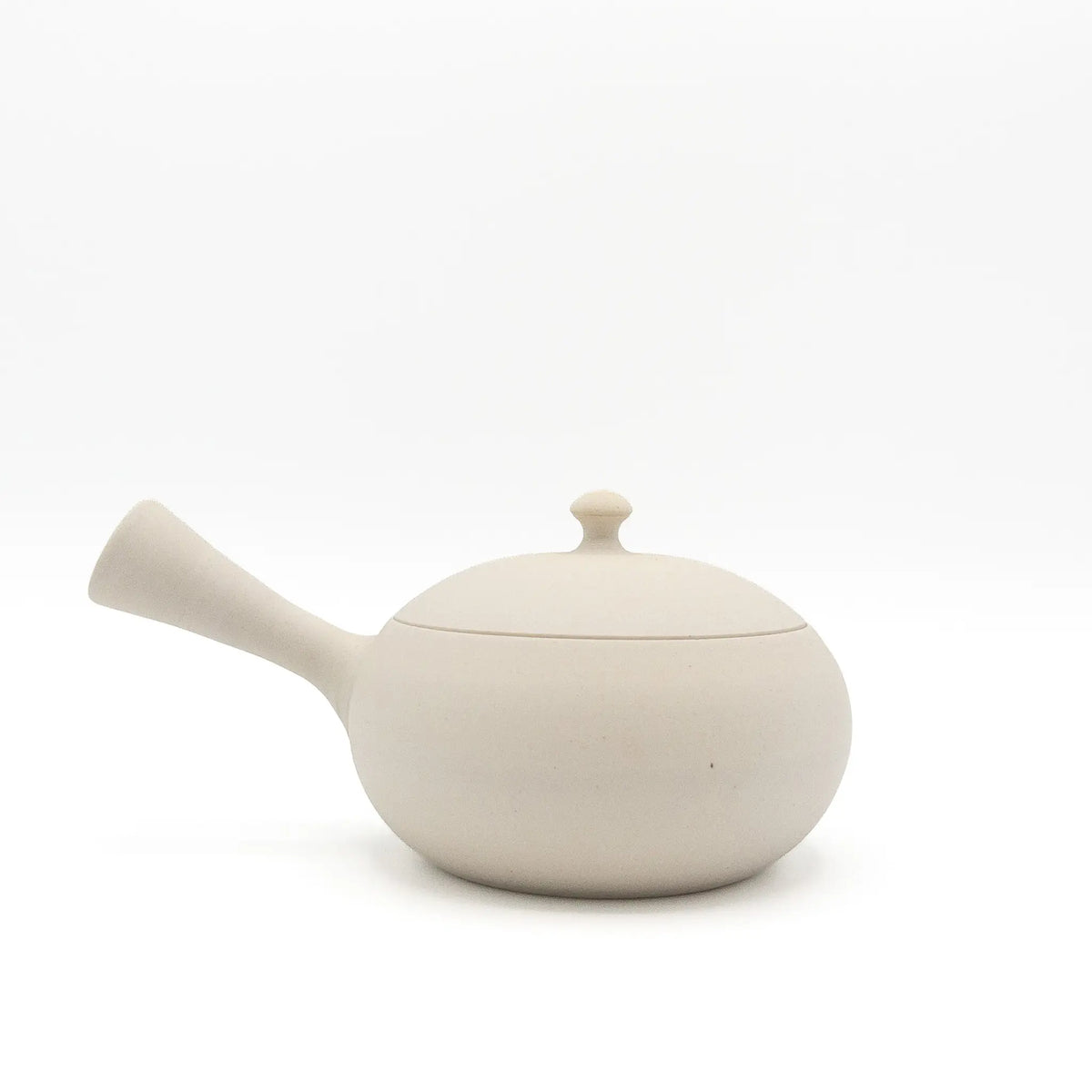White Flat Round Tokoname Kyusu by Fujita Tokuta (~220ml)