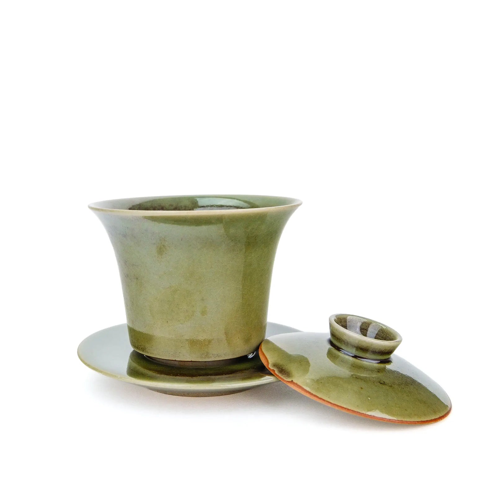 Huaning gaiwan #426 bowl on its saucer with the lid set beside it, showing the lid knob and unglazed lid edge