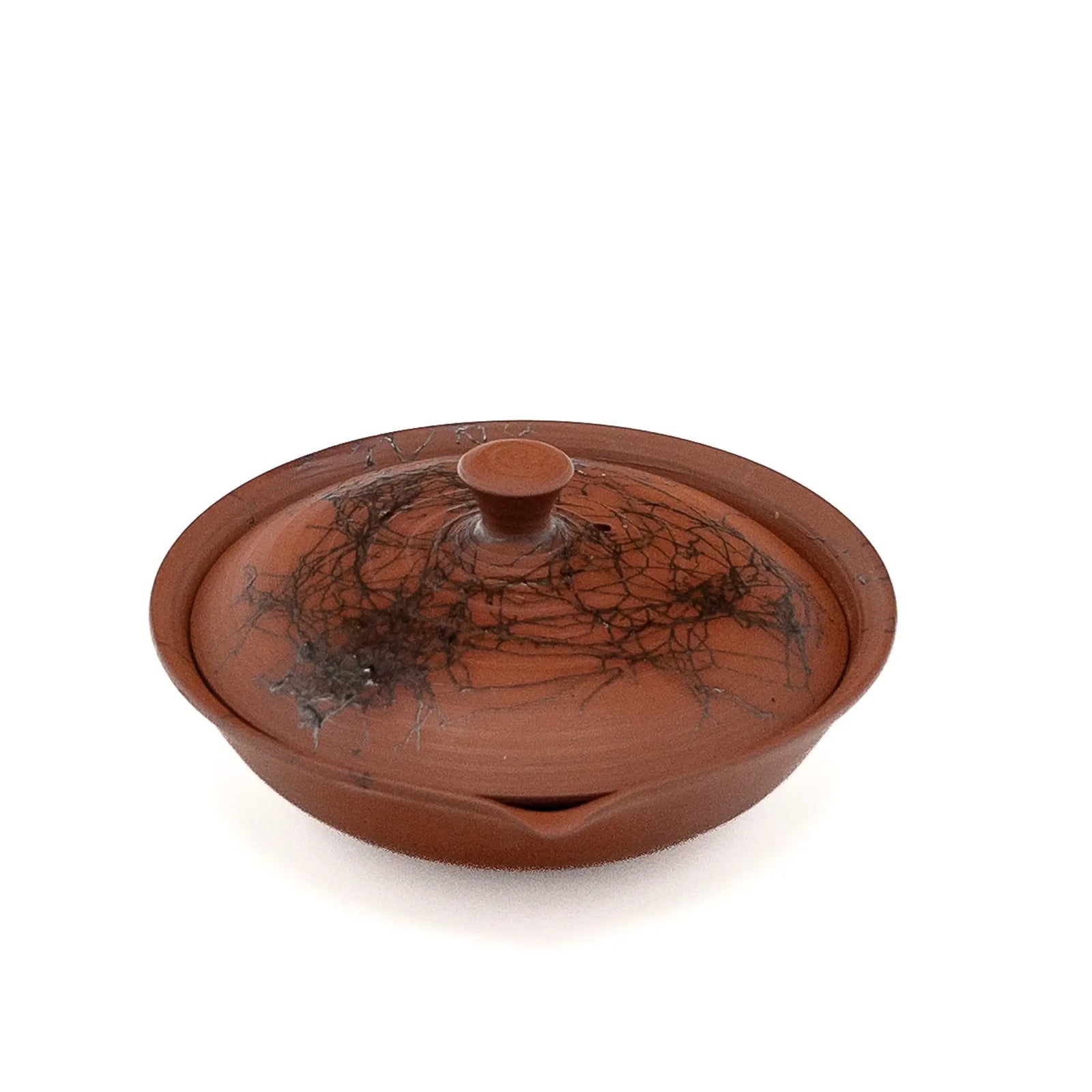 Red shudei Tokoname shiboridashi teapot with dark mogake seaweed markings, lid on, seen from the front