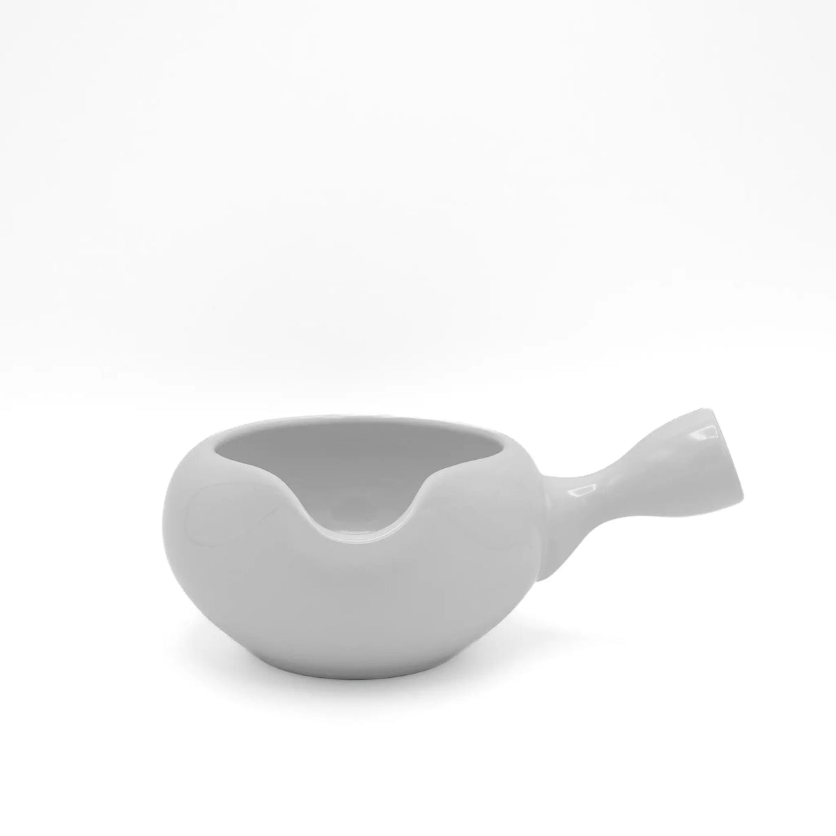 White glazed Mino ware yuzamashi by Shoko En, with a deep pouring lip and a tapered side handle