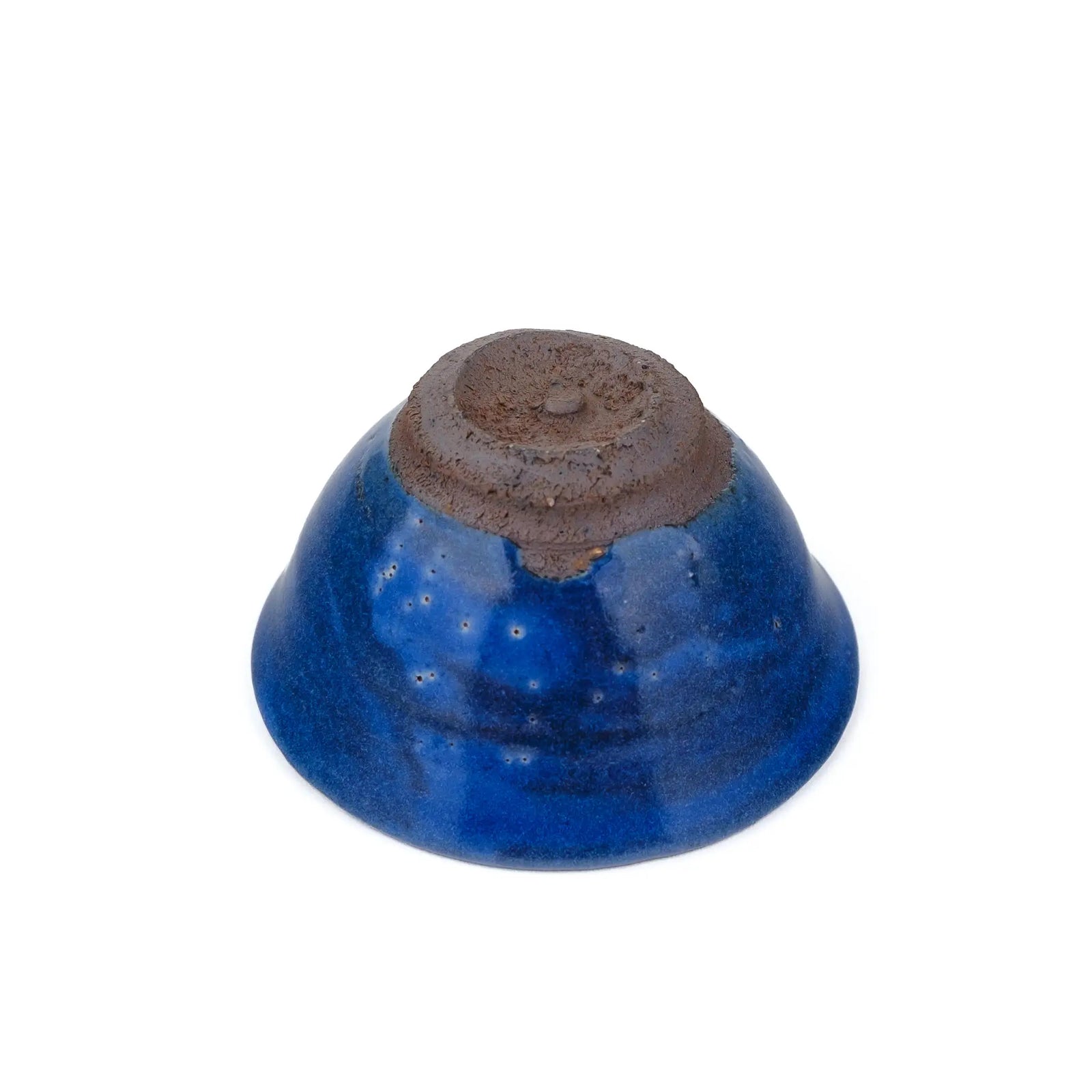 Mark Mohler gong fu cup #2Q turned upside down, showing the unglazed brown foot with throwing rings and the blue glaze below it