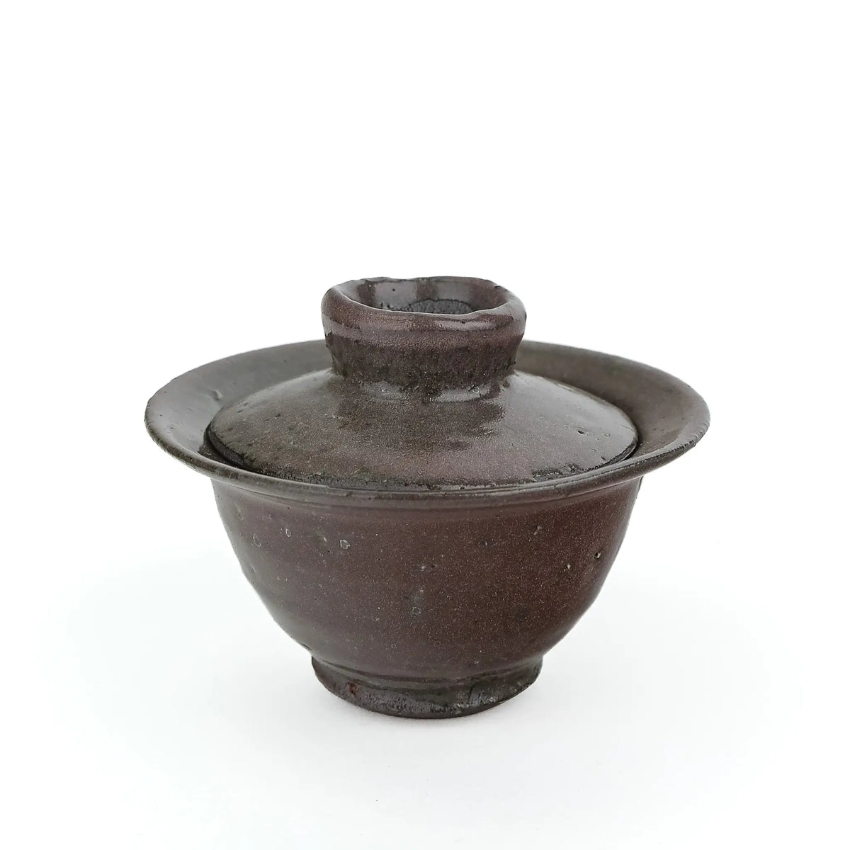 Mark Mohler handmade gaiwan #10 from a slightly raised angle with the lid on, showing the knob and the brown glaze on the lid and bowl
