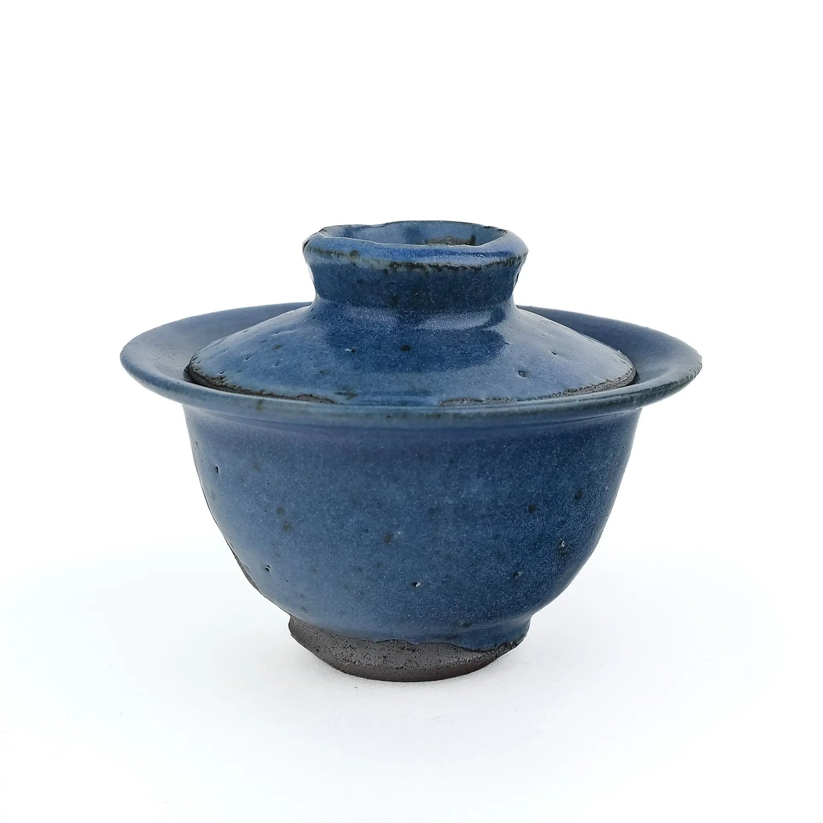 Mark Mohler handmade gaiwan #12 with the lid on, showing the tall knob, wide flared rim and speckled blue glaze