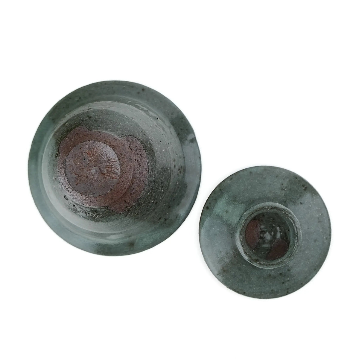 Mark Mohler handmade gaiwan #9 bowl upside down next to the lid from above, showing the unglazed foot with carved marks and the speckled green top of the lid